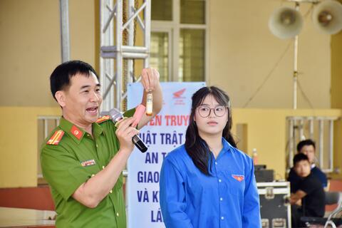 Tăng cường tuyên truyền, nâng cao cảnh giác và kỹ năng phòng, chống tội phạm cho hơn 1.300 học sinh Trường THPT Triệu Sơn 1