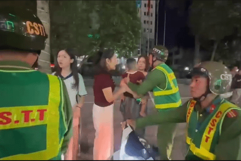 Công an phường Hạc Thành kịp thời giúp cháu bé đi lạc trở về gia đình