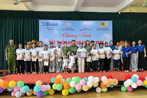 Công an phường Quảng Phú tổ chức chương trình “Tết thiếu nhi cho em” năm 2026