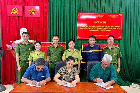 Công an xã Nông Cống tổ chức tuyên truyền và ký cam kết bảo đảm an toàn phòng cháy, chữa cháy rừng