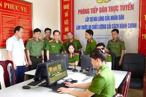 Đoàn kiểm tra của Đảng uỷ Công an tỉnh kiểm tra việc thực hiện Nghị quyết số 57-NQ/TW tại Đảng uỷ Công an phường Hạc Thành và Đảng uỷ Công an phường Đông Sơn