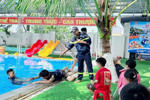Trang bị kỹ năng phòng chống đuối nước cho hơn 250 học sinh, phụ huynh