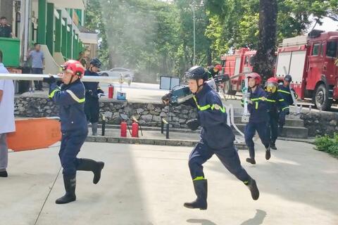 Diễn tập phương án cứu nạn, cứu hộ sự cố đổ nhà và công trình trên địa bàn phường Bỉm Sơn