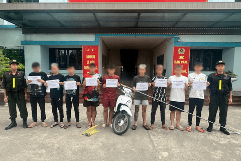 Phòng Cảnh sát cơ động kịp thời ngăn chặn vụ hỗn chiến của hai nhóm thanh thiếu niên, bắt giữ 9 đối tượng và thu giữ nhiều hung khí nguy hiểm