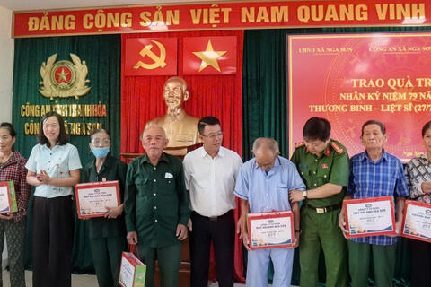 Lan tỏa nghĩa tình tri ân người có công từ sự phối hợp giữa Công an xã Nga Sơn với doanh nghiệp trên địa bàn