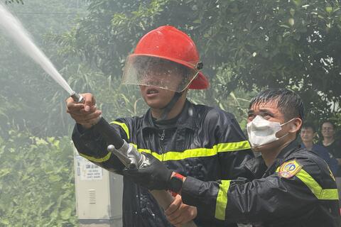 Nhanh chóng dập tắt đám cháy nhà dân tại phường Hàm Rồng