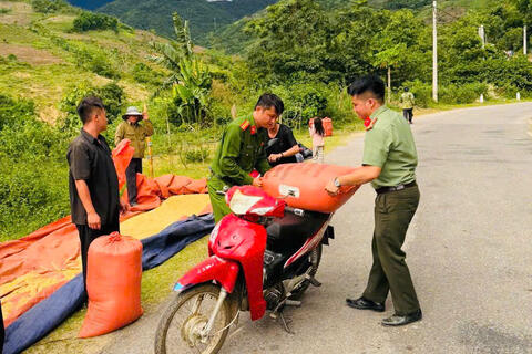 Công an xã Pù Nhi bám địa bàn, giữ bình yên nơi biên giới