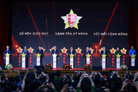 Thủ tướng Chính phủ Phạm Minh Chính dự Lễ phát động phong trào và ra mắt nền tảng "Bình dân học vụ số"