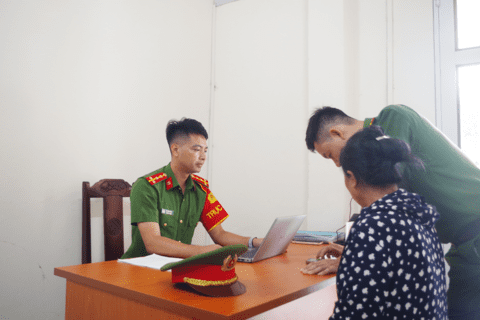 Công an xã Hoằng Hóa kịp thời hỗ trợ người dân ngăn chặn vụ việc có dấu hiệu lừa đảo chiếm đoạt tài sản trên không gian mạng