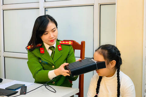 Công an xã Lưu Vệ: Tận tâm phục vụ nhân dân những ngày cuối năm, cấp căn cước và định danh điện tử xuyên tết