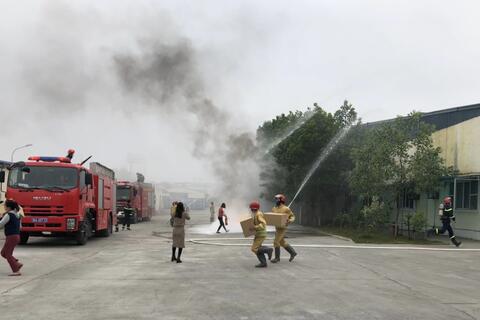 Huấn luyện nghiệp vụ và thực tập phương án chữa cháy và cứu nạn cứu hộ tại Công ty TNHH Ivory Triệu Sơn Thanh Hóa.