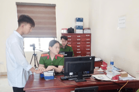 Công an tỉnh Thanh Hoá tập trung tuyên truyền, hướng dẫn, thu nhận Căn cước cho học sinh tham gia các kỳ thi tốt nghiệp THCS, THPT năm 2025