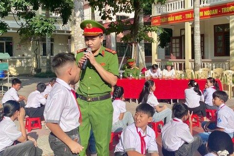 495 em học sinh Trường THCS Thắng Lợi được tuyên truyền PCCC