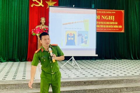 Huấn luyện nghiệp vụ PCCC cho lực lượng dân phòng huyện Thường Xuân