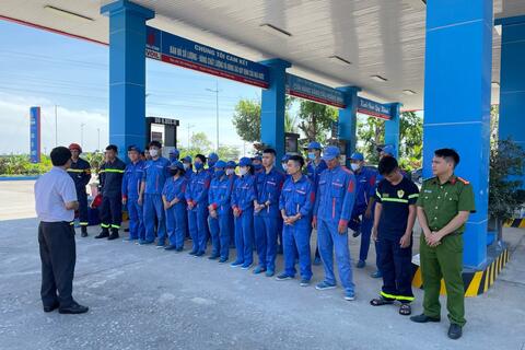 Thực tập phương án chữa cháy và cứu nạn cứu hộ phối hợp tại Cửa hàng xăng dầu Hoàng Minh, huyện Hoằng Hóa