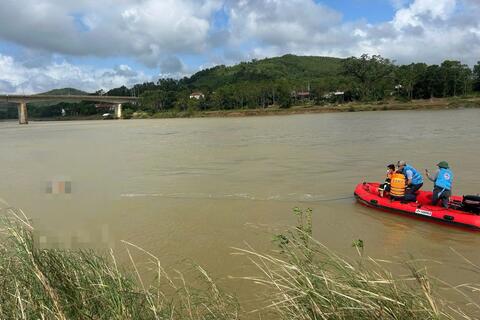 Đã tìm thấy thi thể nạn nhân nghi nhảy cầu Yên Hoành sau hơn 3 ngày tìm kiếm