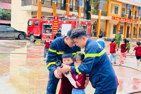 Sôi nổi hoạt động tuyên truyền, trải nghiệm thực hành chữa cháy và cứu nạn cứu hộ quy mô cấp tỉnh tại xã Cẩm Thủy