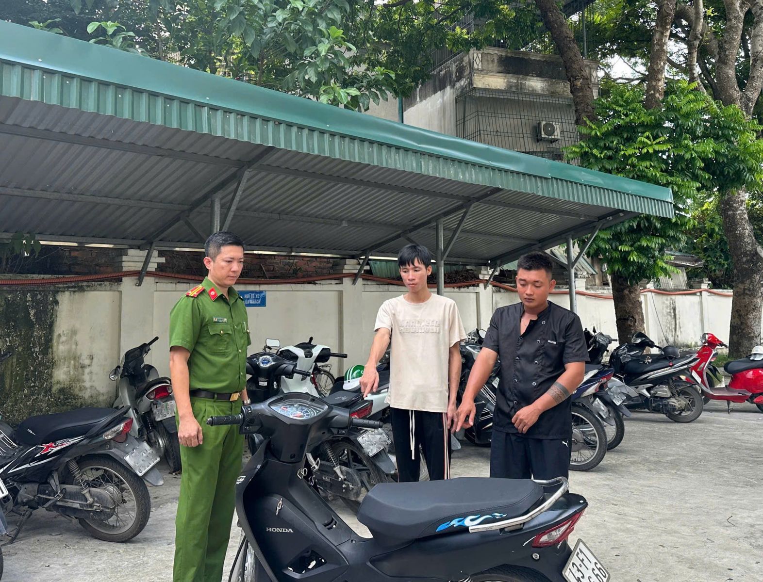 Đối tượng Vũ Tuấn Hùng, Trương Trọng Tùng cùng tang vật vụ án