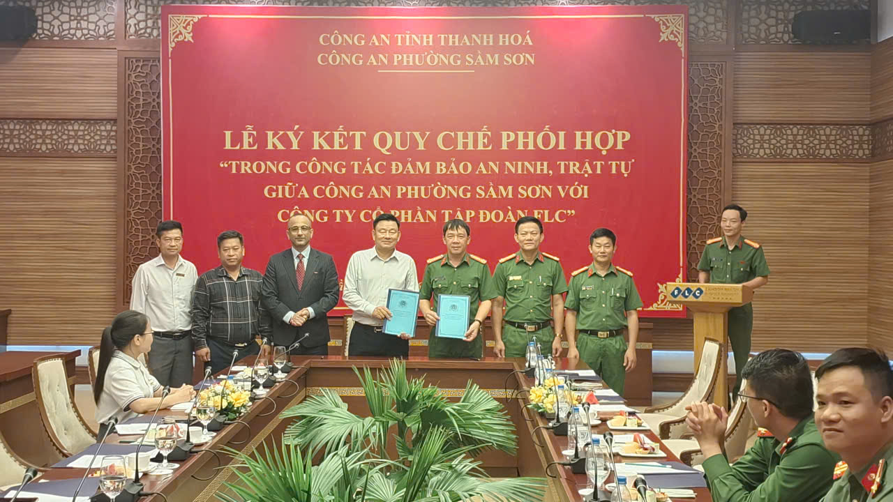 Đại diện lãnh đạo hai đơn vị tham gia ký kết Quy chế phối hợp