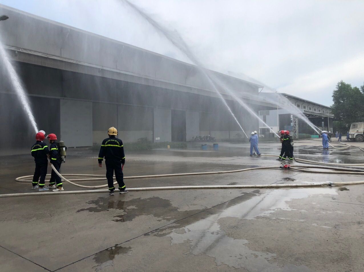 Thực tập phương án chữa cháy tại Nhà máy Xi măng Long Sơn