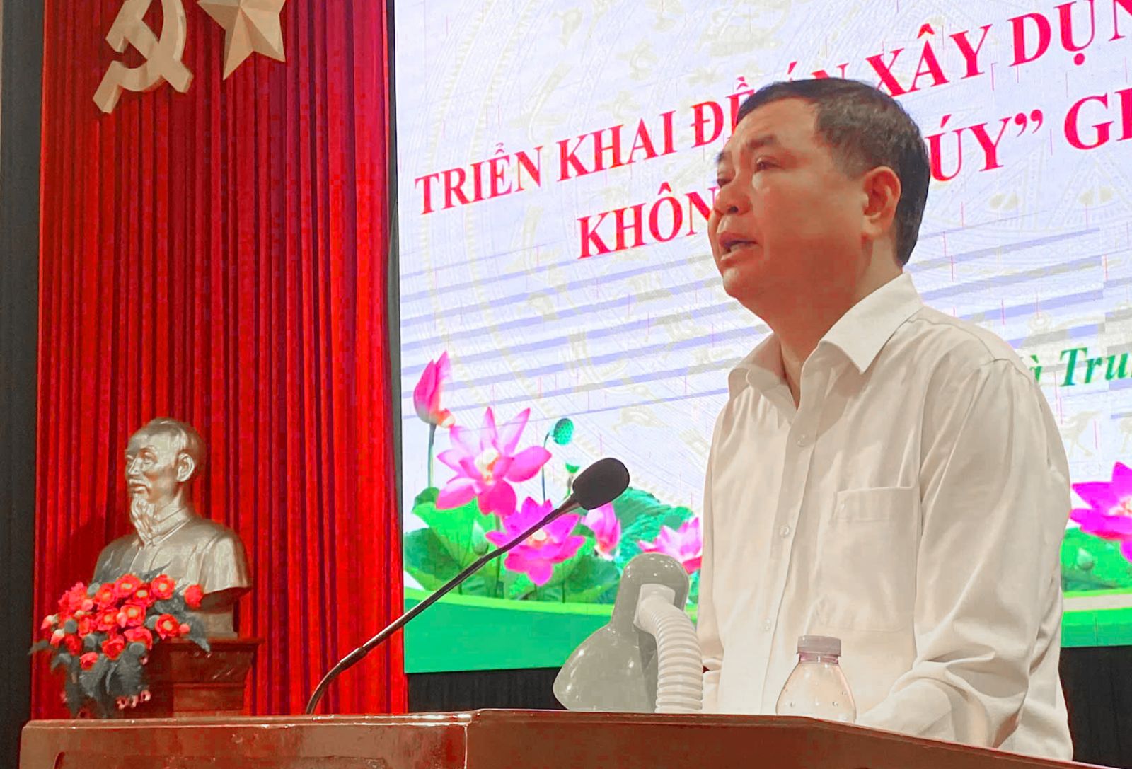 Đồng chí Lê Văn Dậu, Bí thư Huyện uỷ phát biểu chỉ đạo tại Hội nghị