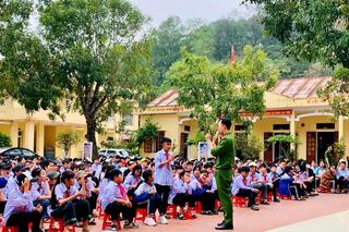 <a href="/tin-tuc-su-kien/huong-ve-co-so2" title="Phong trào toàn dân bảo vệ ANTQ" rel="dofollow">Phong trào toàn dân bảo vệ ANTQ</a>