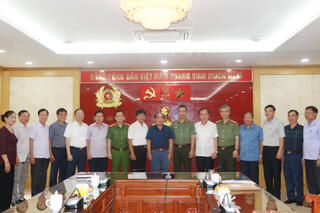 <a href="/tin-tuc-su-kien/tin-hoat-dong" title="Tin hoạt động" rel="dofollow">Tin hoạt động</a>