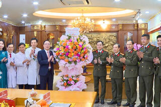 <a href="/tin-tuc-su-kien/tin-hoat-dong" title="Tin hoạt động" rel="dofollow">Tin hoạt động</a>