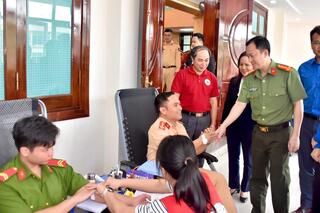 <a href="/tin-tuc-su-kien/tin-hoat-dong" title="Tin hoạt động" rel="dofollow">Tin hoạt động</a>