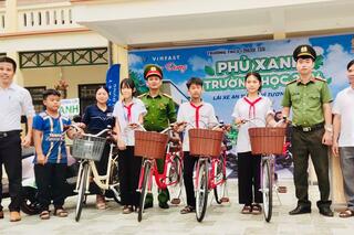 <a href="/tin-tuc-su-kien/tin-hoat-dong" title="Tin hoạt động" rel="dofollow">Tin hoạt động</a>