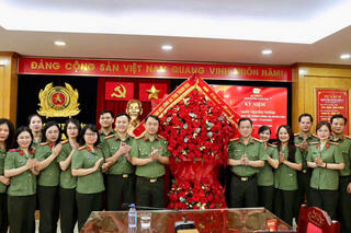 <a href="/tin-tuc-su-kien/tin-hoat-dong" title="Tin hoạt động" rel="dofollow">Tin hoạt động</a>