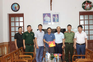 <a href="/tin-tuc-su-kien/tin-hoat-dong" title="Tin hoạt động" rel="dofollow">Tin hoạt động</a>