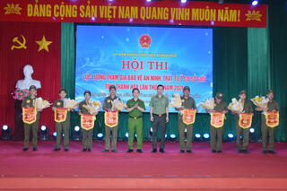 <a href="/tin-tuc-su-kien/huong-ve-co-so2" title="Phong trào toàn dân bảo vệ ANTQ" rel="dofollow">Phong trào toàn dân bảo vệ ANTQ</a>