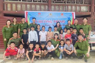 <a href="/tin-tuc-su-kien/tin-hoat-dong" title="Tin hoạt động" rel="dofollow">Tin hoạt động</a>
