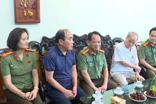<a href="/tin-tuc-su-kien/tin-hoat-dong" title="Tin hoạt động" rel="dofollow">Tin hoạt động</a>