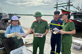 <a href="/tin-tuc-su-kien/tin-hoat-dong" title="Tin hoạt động" rel="dofollow">Tin hoạt động</a>