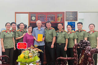 <a href="/tin-tuc-su-kien/tin-hoat-dong" title="Tin hoạt động" rel="dofollow">Tin hoạt động</a>