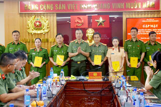 <a href="/tin-tuc-su-kien/tin-hoat-dong" title="Tin hoạt động" rel="dofollow">Tin hoạt động</a>