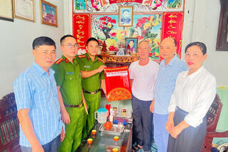 <a href="/tin-tuc-su-kien/tin-hoat-dong" title="Tin hoạt động" rel="dofollow">Tin hoạt động</a>