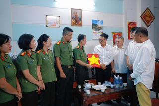 <a href="/tin-tuc-su-kien/tin-hoat-dong" title="Tin hoạt động" rel="dofollow">Tin hoạt động</a>