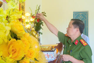 <a href="/tin-tuc-su-kien/tin-hoat-dong" title="Tin hoạt động" rel="dofollow">Tin hoạt động</a>
