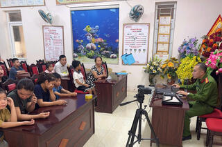 <a href="/tin-tuc-su-kien/tin-hoat-dong" title="Tin hoạt động" rel="dofollow">Tin hoạt động</a>