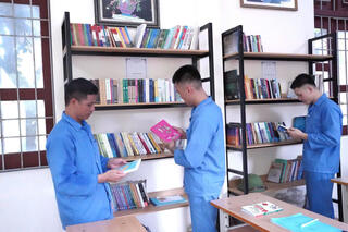 <a href="/tin-tuc-su-kien/tin-hoat-dong" title="Tin hoạt động" rel="dofollow">Tin hoạt động</a>