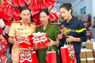 <a href="/tin-tuc-su-kien/tin-hoat-dong" title="Tin hoạt động" rel="dofollow">Tin hoạt động</a>