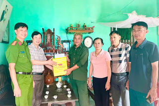 <a href="/tin-tuc-su-kien/tin-hoat-dong" title="Tin hoạt động" rel="dofollow">Tin hoạt động</a>