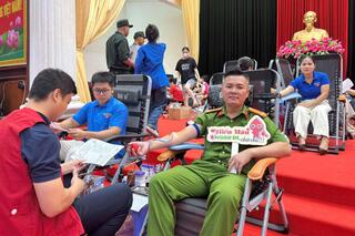 <a href="/tin-tuc-su-kien/tin-hoat-dong" title="Tin hoạt động" rel="dofollow">Tin hoạt động</a>