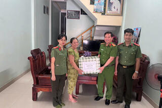 <a href="/tin-tuc-su-kien/tin-hoat-dong" title="Tin hoạt động" rel="dofollow">Tin hoạt động</a>