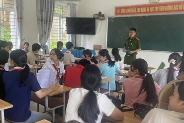 <a href="/tin-tuc-su-kien/huong-ve-co-so2" title="Phong trào toàn dân bảo vệ ANTQ" rel="dofollow">Phong trào toàn dân bảo vệ ANTQ</a>