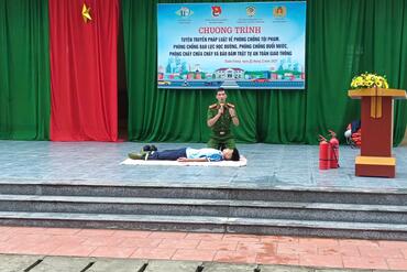 <a href="/tin-tuc-su-kien/huong-ve-co-so2" title="Phong trào toàn dân bảo vệ ANTQ" rel="dofollow">Phong trào toàn dân bảo vệ ANTQ</a>