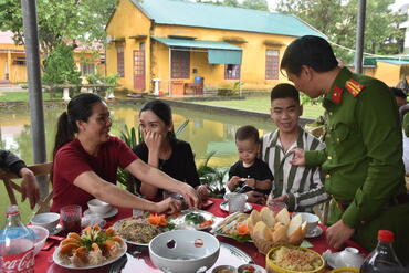 <a href="/tin-tuc-su-kien/tin-hoat-dong" title="Tin hoạt động" rel="dofollow">Tin hoạt động</a>